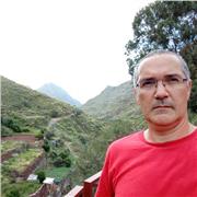 Profesor con experiencia docente e investigadora con años de experiencia en dicho campo y otros